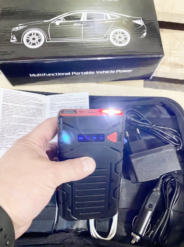 пусковое зарядное устройство для автомобиля BLY-B10 с фонарем